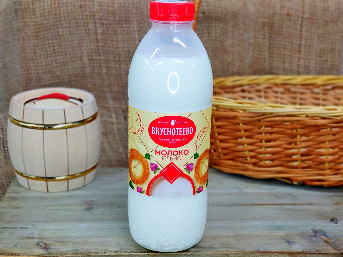 Молоко пастеризованное цельное "Вкуснотеево" 3,5%