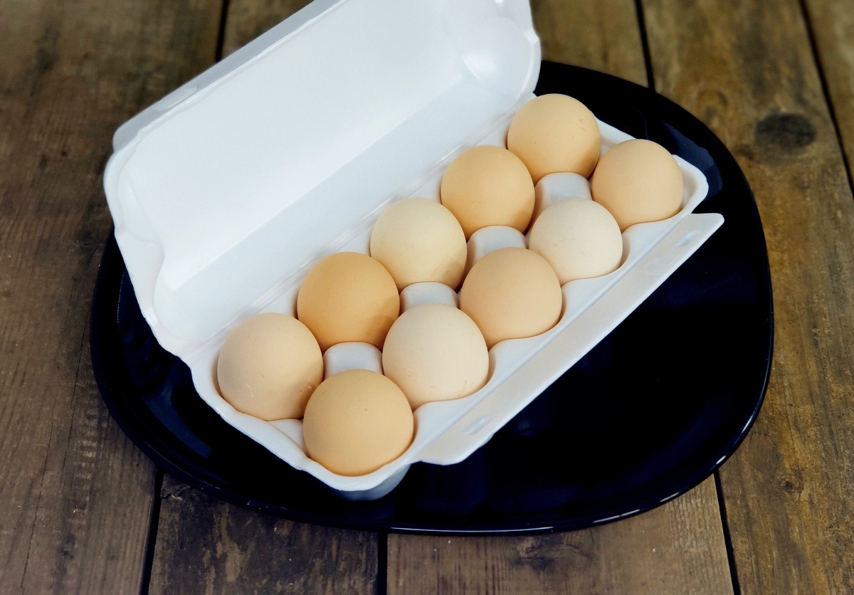 Яйцо куриное домашнее кремовое